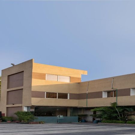 Oyo 79233 Hotel Hive Stays Kochi Exterior photo
