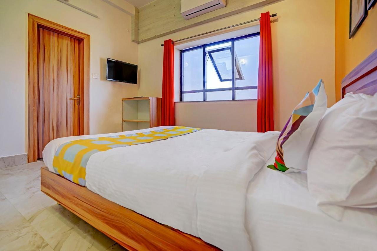 Oyo 79233 Hotel Hive Stays Kochi Exterior photo
